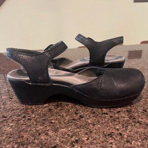 Black Dansko Sam Sandal  size 39